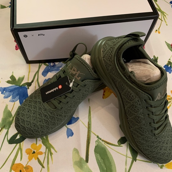 COPY - NWT. APL Techloom Sneakers. Women’s size 5.5. - Picture 3 of 3